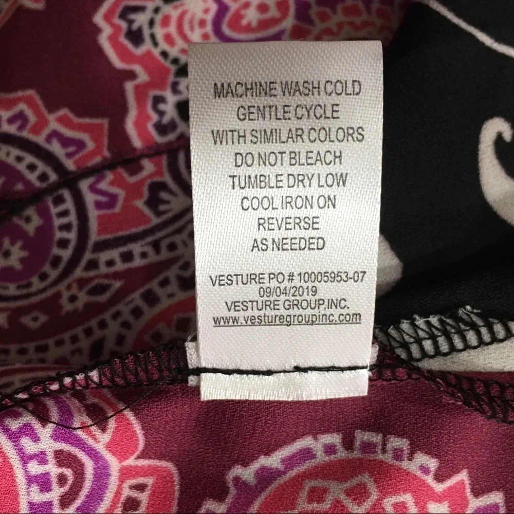 NWT Paisley Print Chennault Dressbarn Pink, Black & White Tunic Top Size 14/16 - Picture 6 of 7
